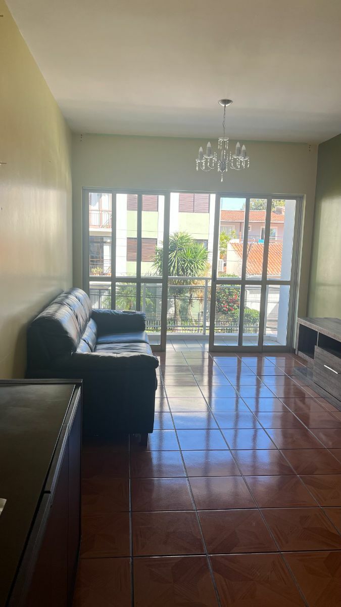 Apartamento à venda com 3 quartos, 97m² - Foto 2